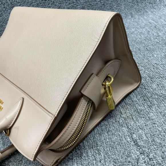 100% Authentic PRADA Esplanade Leather Satchel - Picture 3 of 15